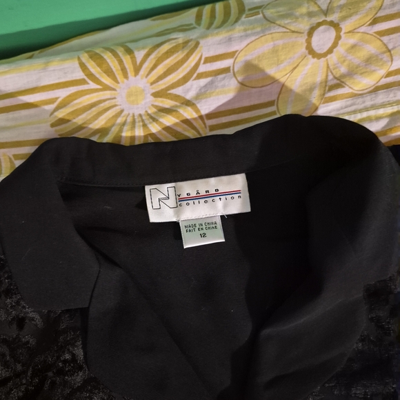 Black Velvet Burnout Button-Front Blouse - Women - Picture 4 of 8